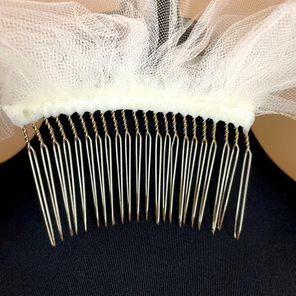 Scalloped Edge Lace Bridal Veil - Picture 12 of 16